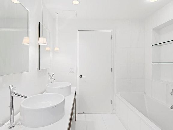 4th image of 15 Broad St APT 2320