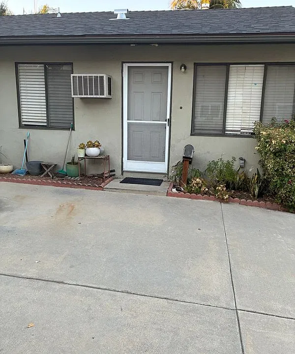63 S Roosevelt Ave #1