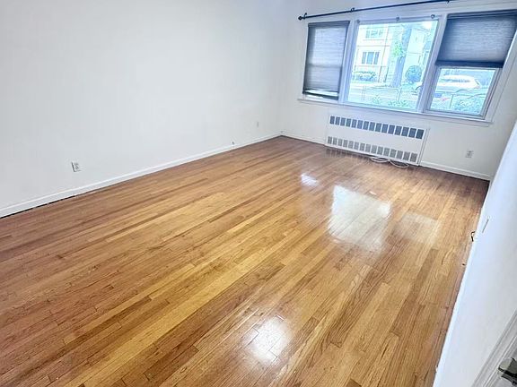 4th image of 340 Burgher Ave #1