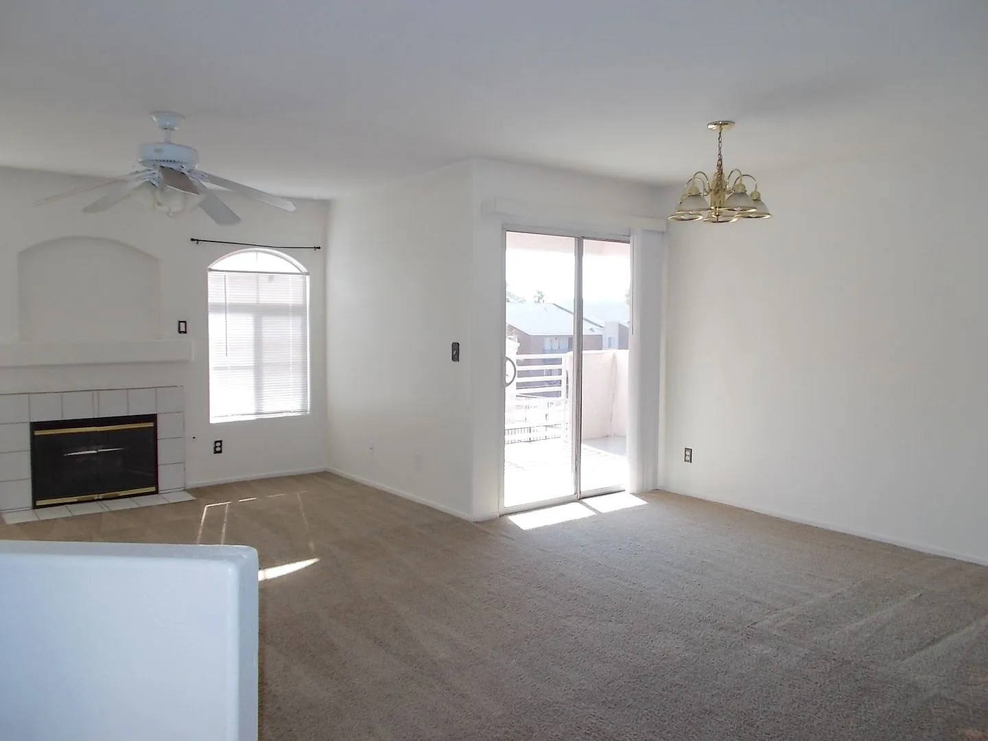 Charming 2 Bed / 2 Bath Condo with Fireplace & Balcony Prime Location! — Photo 3