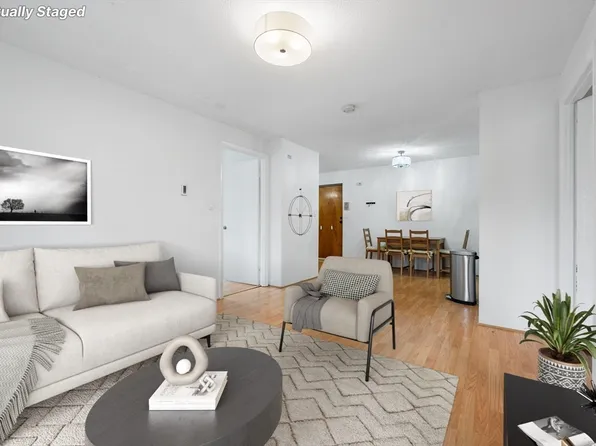 61 Wright St APT 105, Stoneham, MA 02180