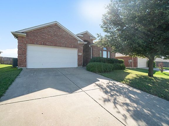 2nd image of 1212 Sweetwater Dr