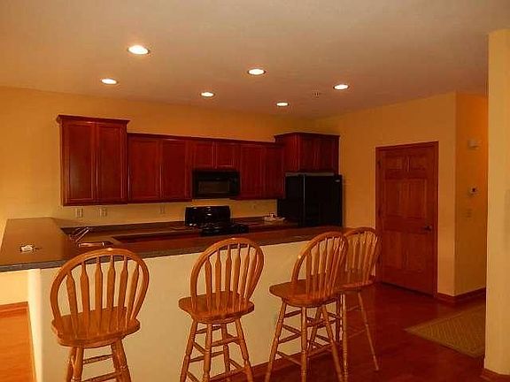 3rd image of 19533 Jamestown Pl #29