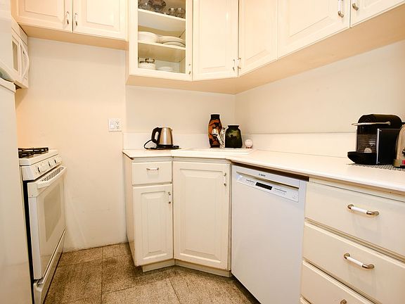 2nd image of 85 2nd Ave APT 4