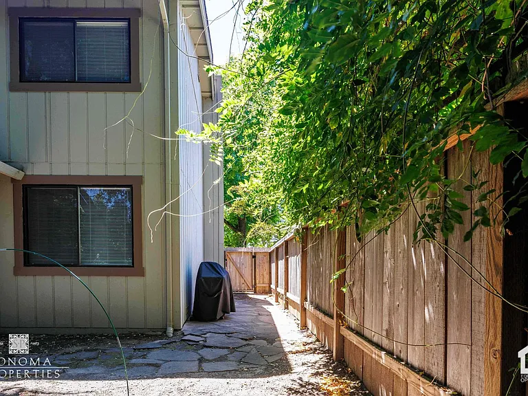 114 Melody Ct — Photo 49