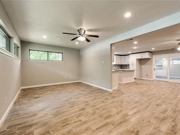 3rd image of 112 Pensacola Ave