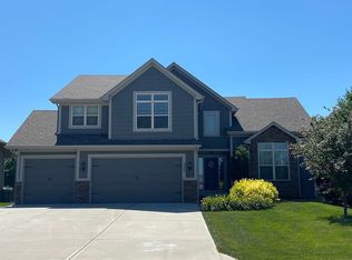 300 NE Blackwood Dr, Lees Summit, MO 64086