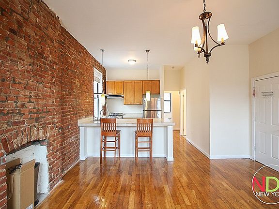 5th image of 941 Willoughby Ave #1L