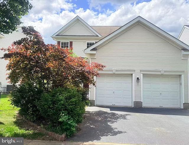 1st image of 75 Fountayne Ln