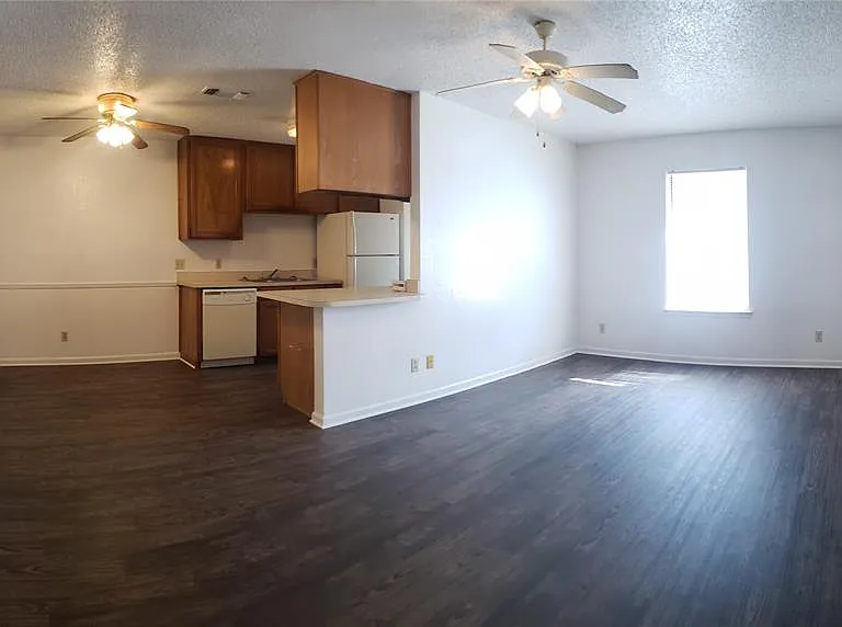 617 Race St #4 — Photo 3