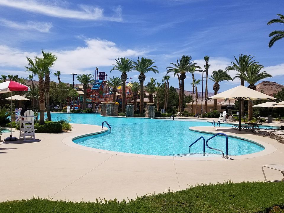 Community pool & Kids pool