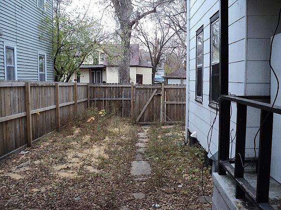 3rd image of 498 Beaumont St