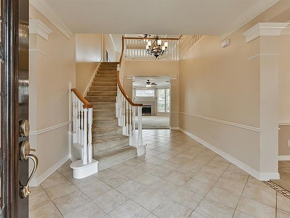 3rd image of 1910 Stormcroft Cir