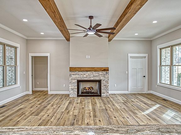 5th image of 2625 Winchester Dr