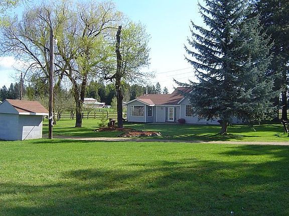 Beautifully maintained yard