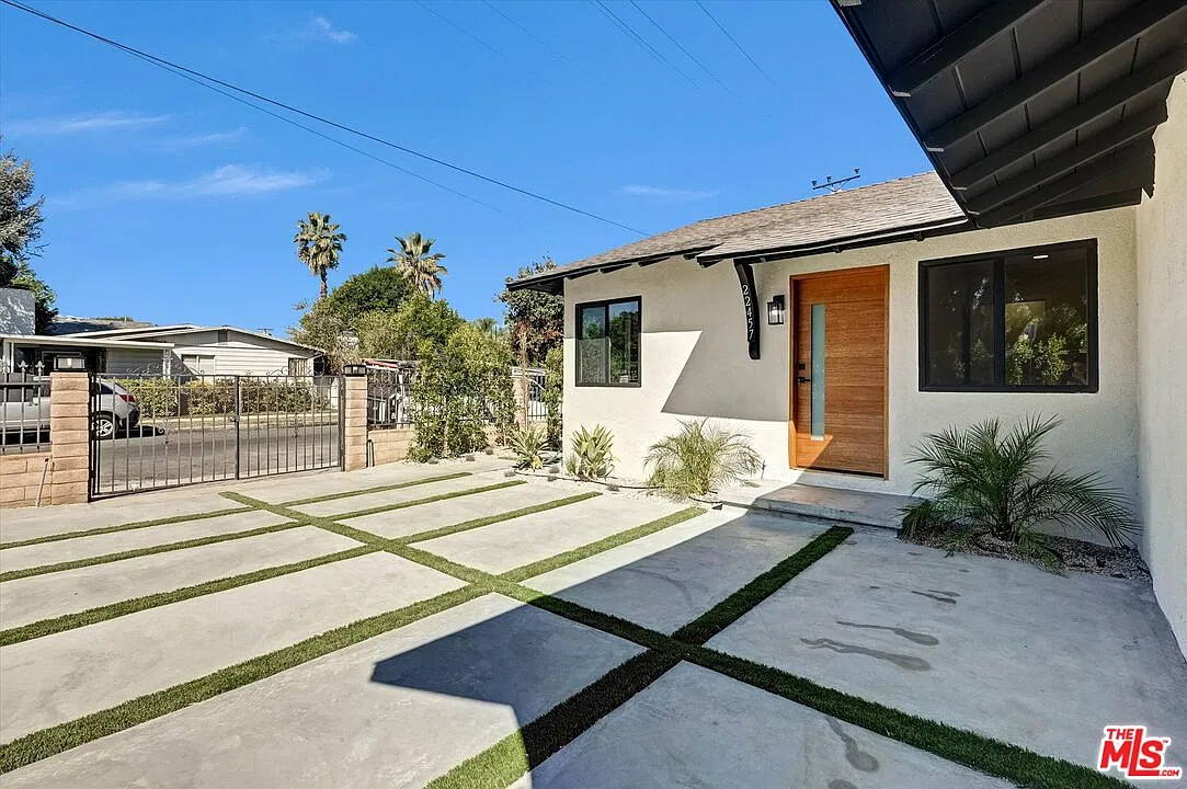 3 bed, 2.5 bath, 1200 sqft, $4,799 — Photo 1