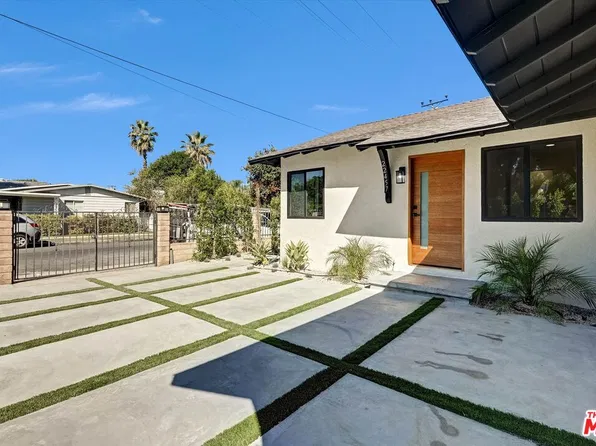 22457 Clarendon St, Woodland Hills, CA 91367