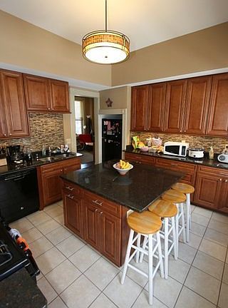 4th image of 2006-2010 E Thomas Ave #98f56d3f6