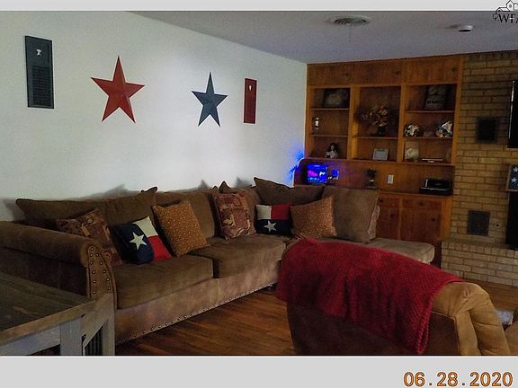 4th image of 711 Pecan St