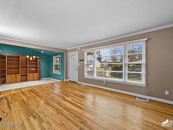 5th image of 2519 Crestwood St