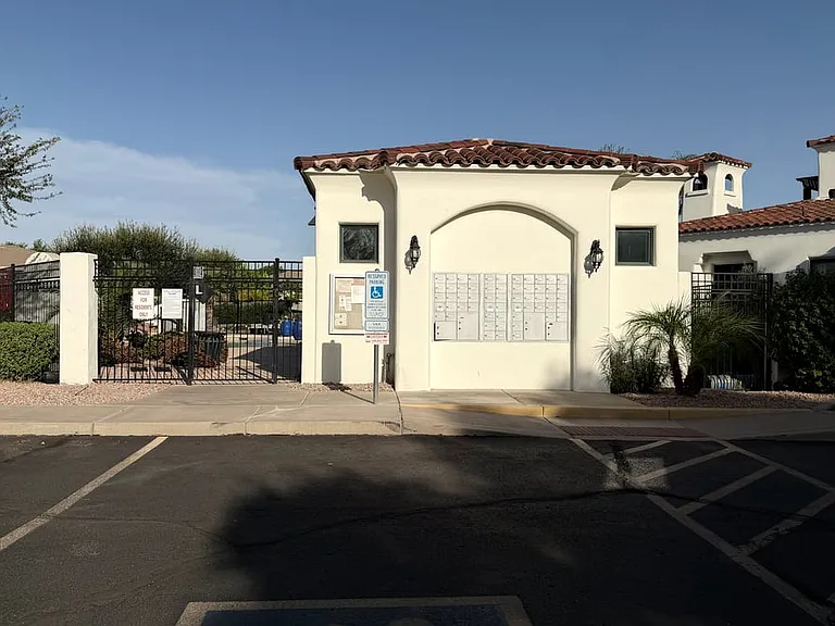 1777 W Ocotillo Rd — Photo 47
