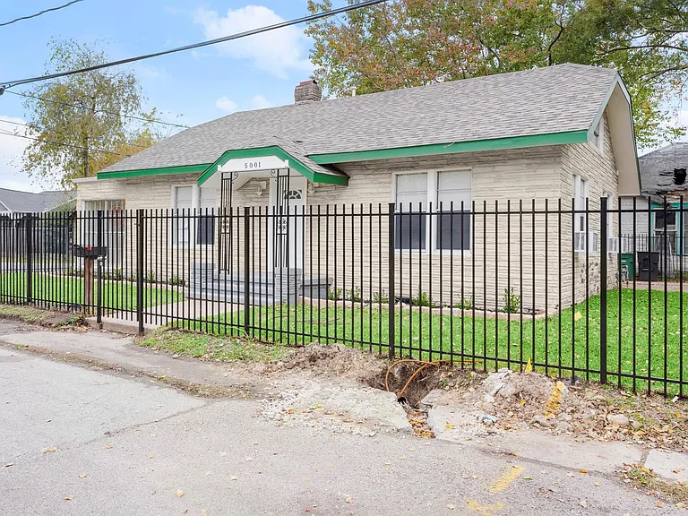5001 McKinney St — Photo 3