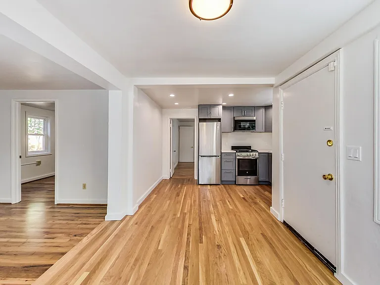 816 Peninsula Ave #B — Photo 2