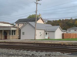 405 Railroad St, Stockdale, PA