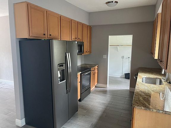 2nd image of 81 N Griffin Dr