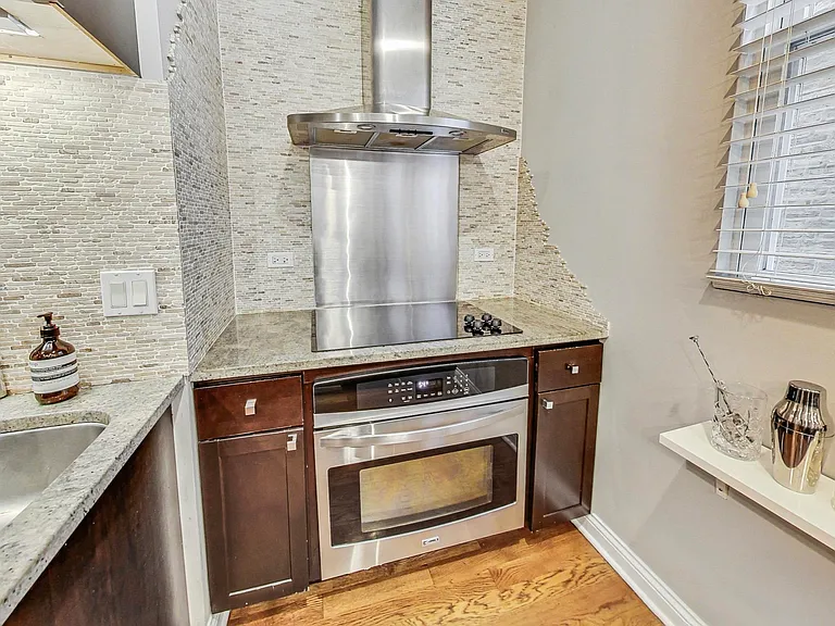 1818 W Superior St #2R — Photo 20
