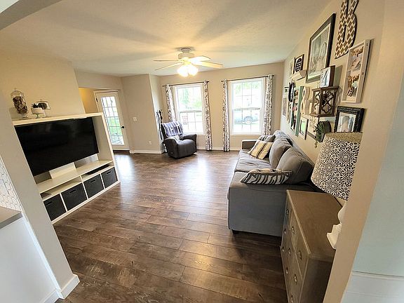 4th image of 74 Lonetree Dr NW