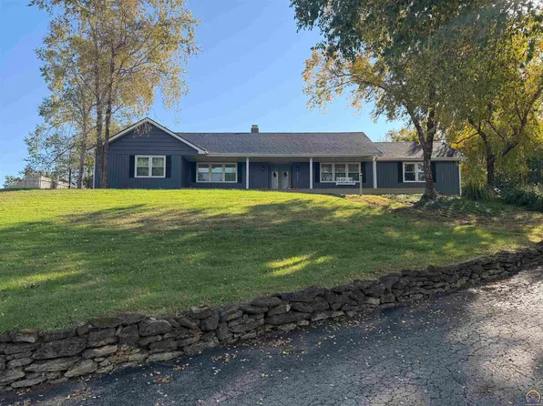 3820 SW Chelmsford Rd, Topeka, KS 66610