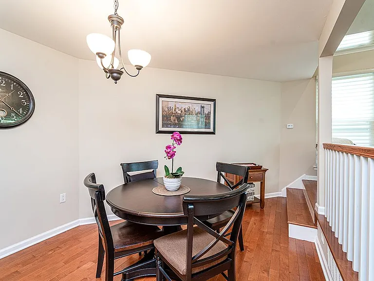 245 Crabtree Ct — Photo 10