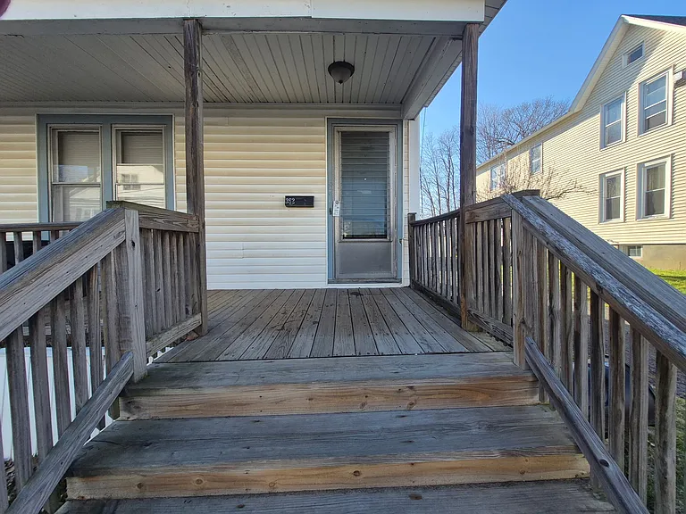 360-362 Locust Ave #2 — Photo 12