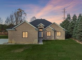 6519 Jamie Ln, Grand Blanc, MI 48439