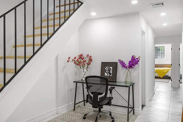 Rented by The InHouse Group | media 19