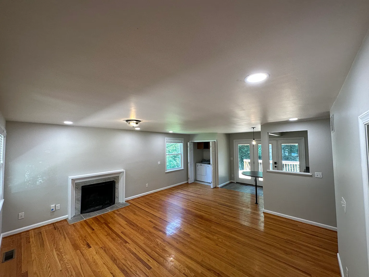 2 bed, 1.5 bath, 1000 sqft, $2,100 — Photo 2