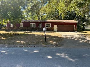 506 S Edgewood Dr, Coffeyville, KS 67337
