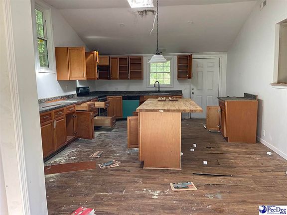 2nd image of 302 Dogwood Cir