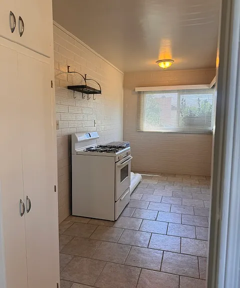 842 Magnolia St — Photo 7