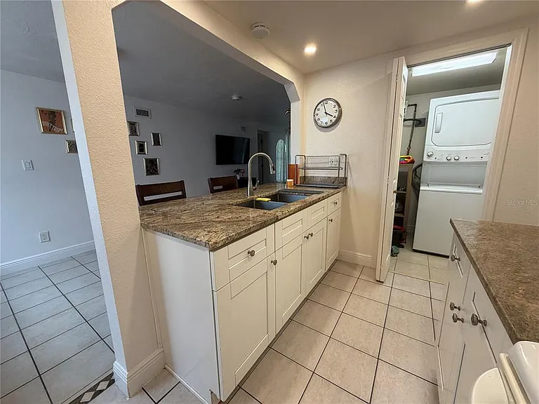 203 W Crest 1/2 Ave — Photo 11