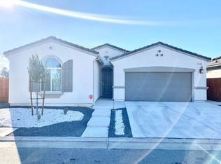 1136 Lindsay Ln, Clovis, CA 93619