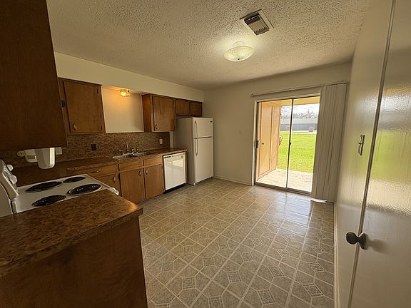 4th image of 101 Willenberg St