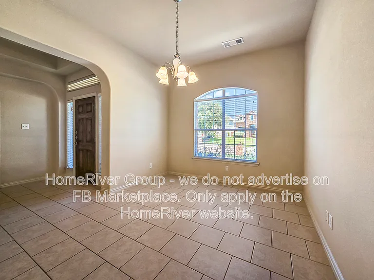643 E Sandra Ln — Photo 4