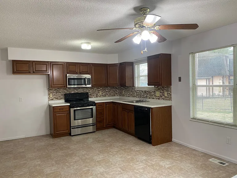 60 Dogwood Ln — Photo 17
