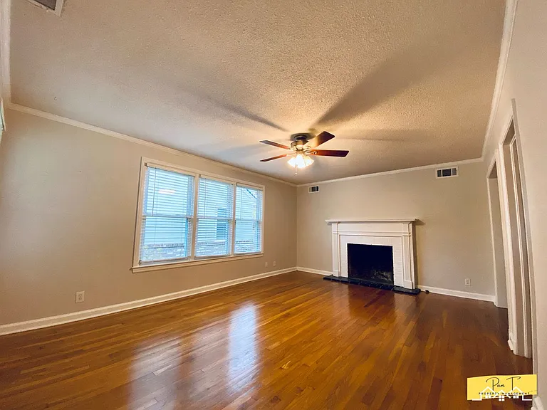 304 Columbus Dr — Photo 3
