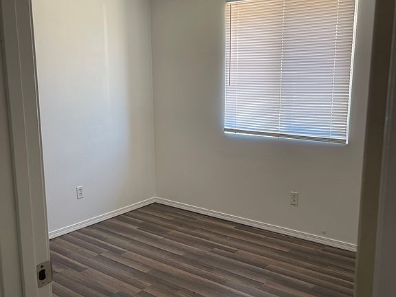 5th image of 1112 S Clover Dr