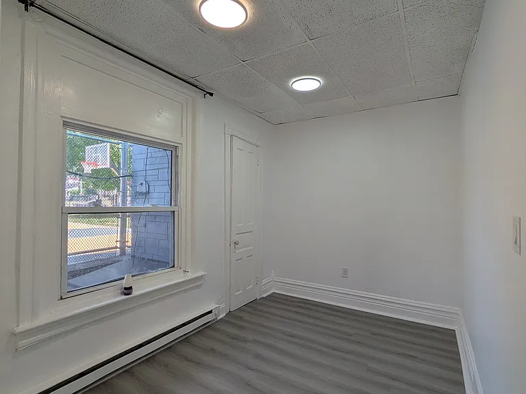 628 N 6th St #5 — Photo 8