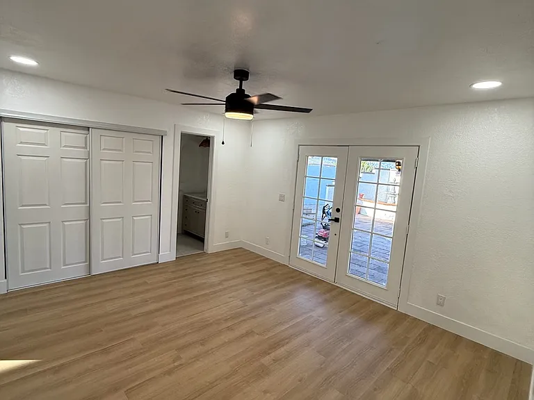 1051 Thunderbolt Ave — Photo 12
