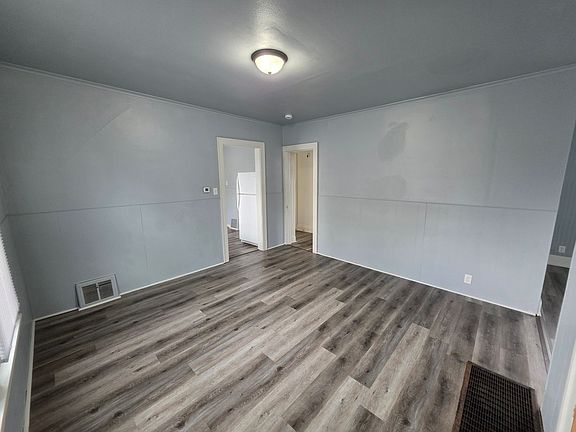 2nd image of 27 E 13th St